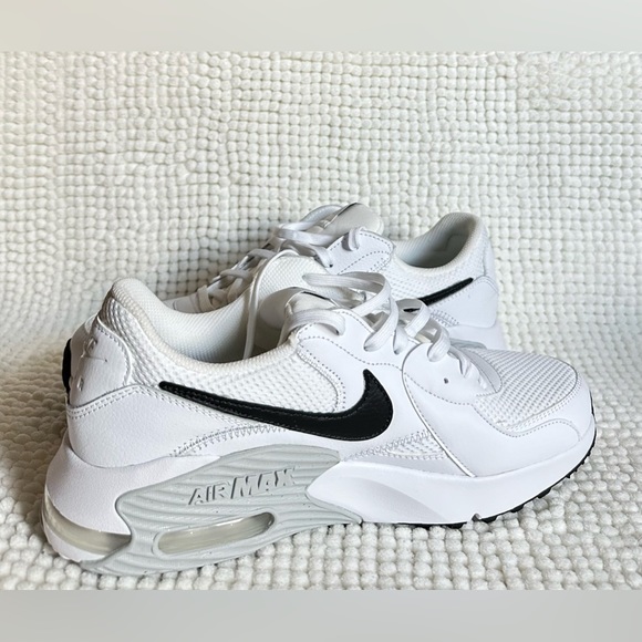 NEW. Women’s Nike Air Max Excee White Sneakers Size 10 - Picture 6 of 14